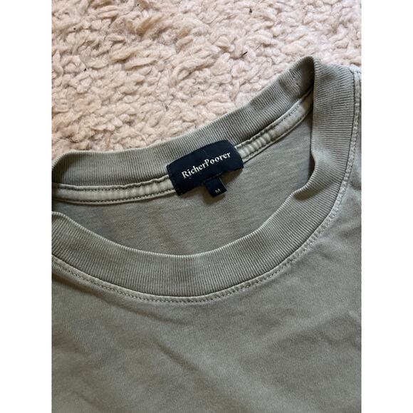 Richer Poorer Men’s Vintage Style Medium T-Shirt, sage green - Picture 2 of 2